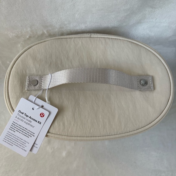 Lululemon Oval Top Access Kit Vol 3.5 L in White Opal - Picture 6 of 14